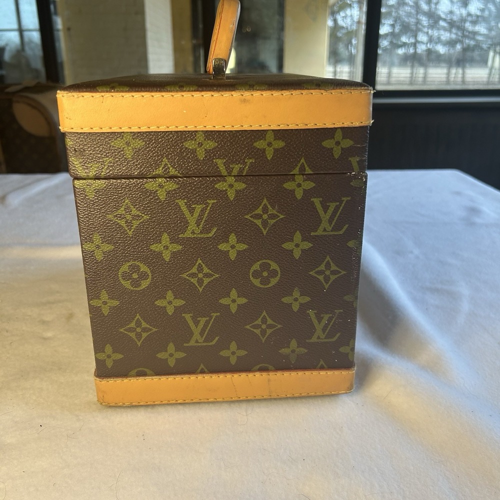 LOUIS VUITTON Vintage Monogram Cosmetic Box Trunk Bag Locks Handle Mirror - Picture 8 of 14
